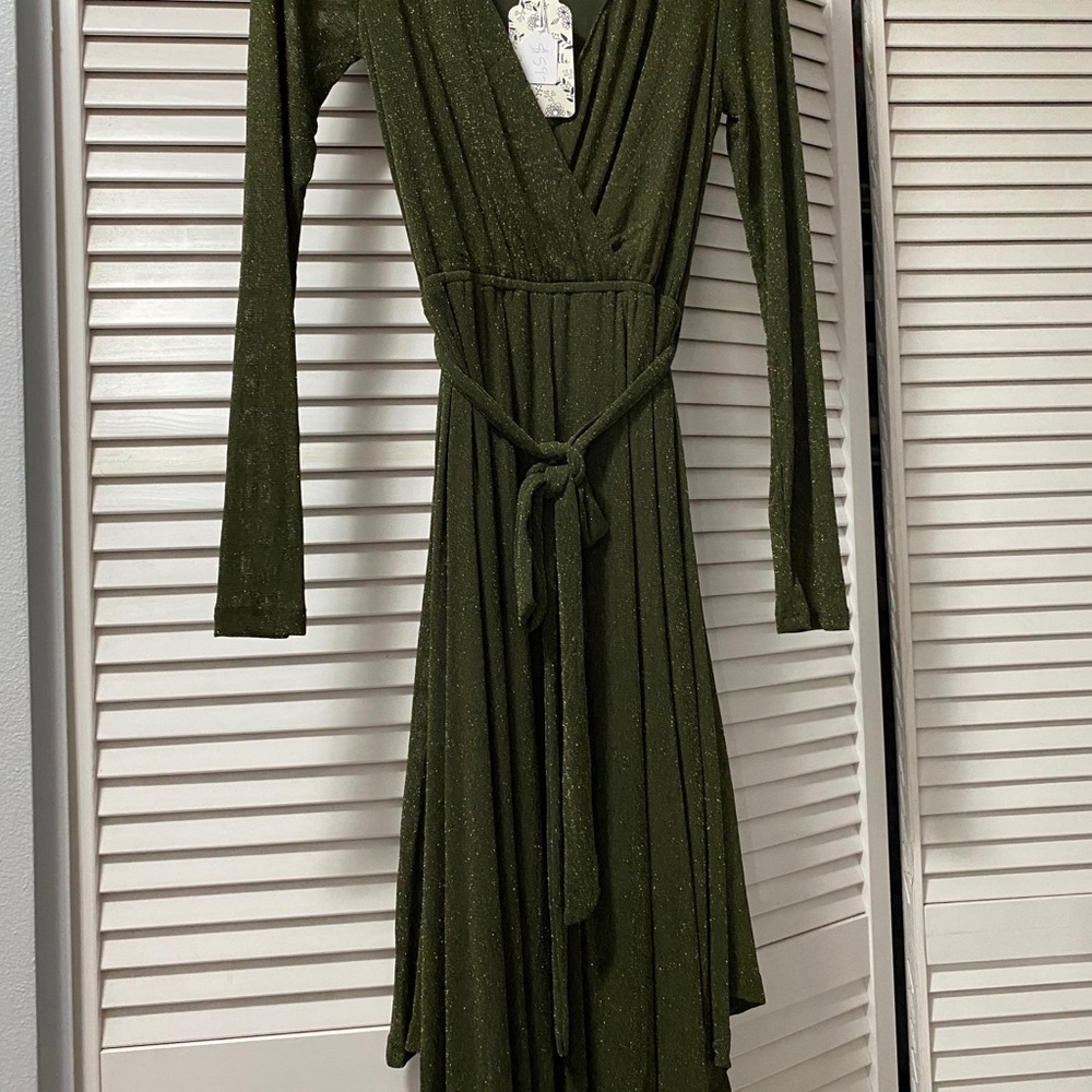 Sparkly green long sleeve wrapped dress 👗